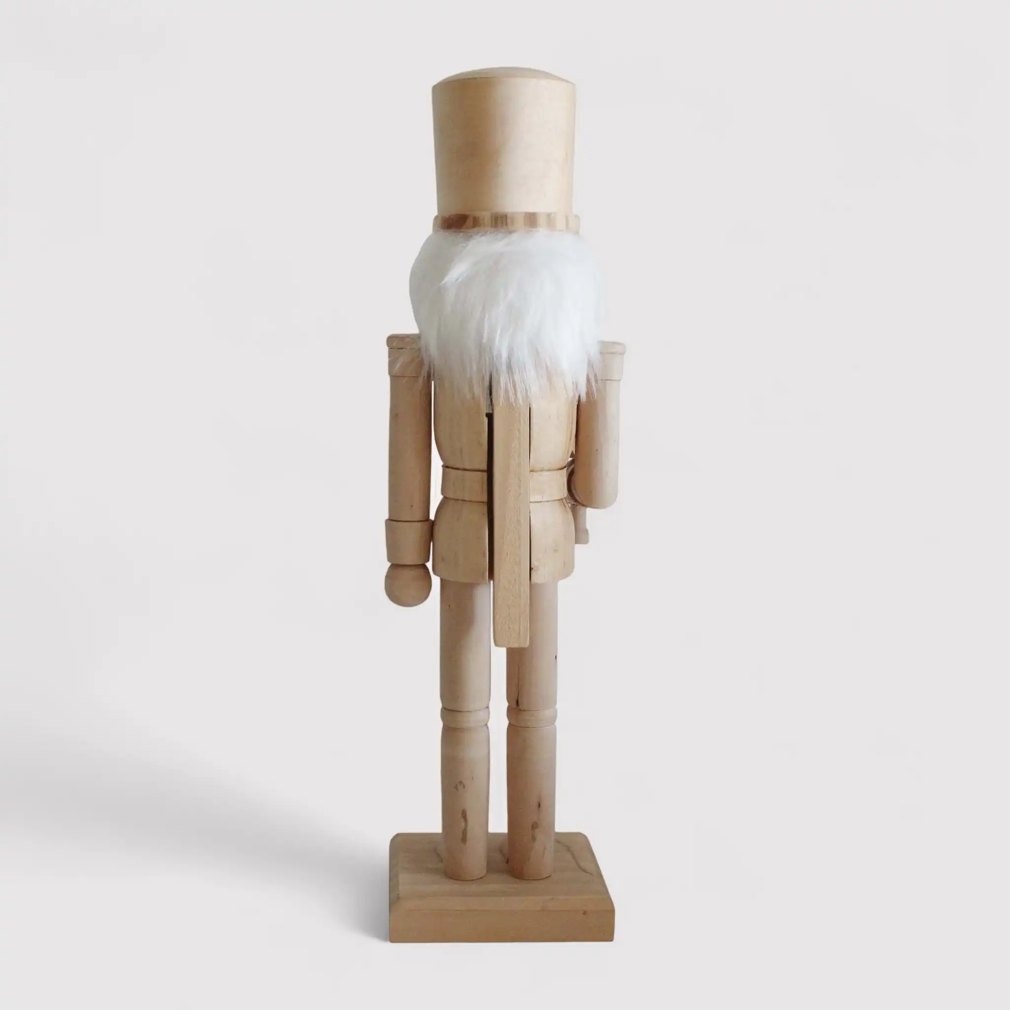 Zadie - Statua schiaccianoci di Natale bianco e marrone - Image 3